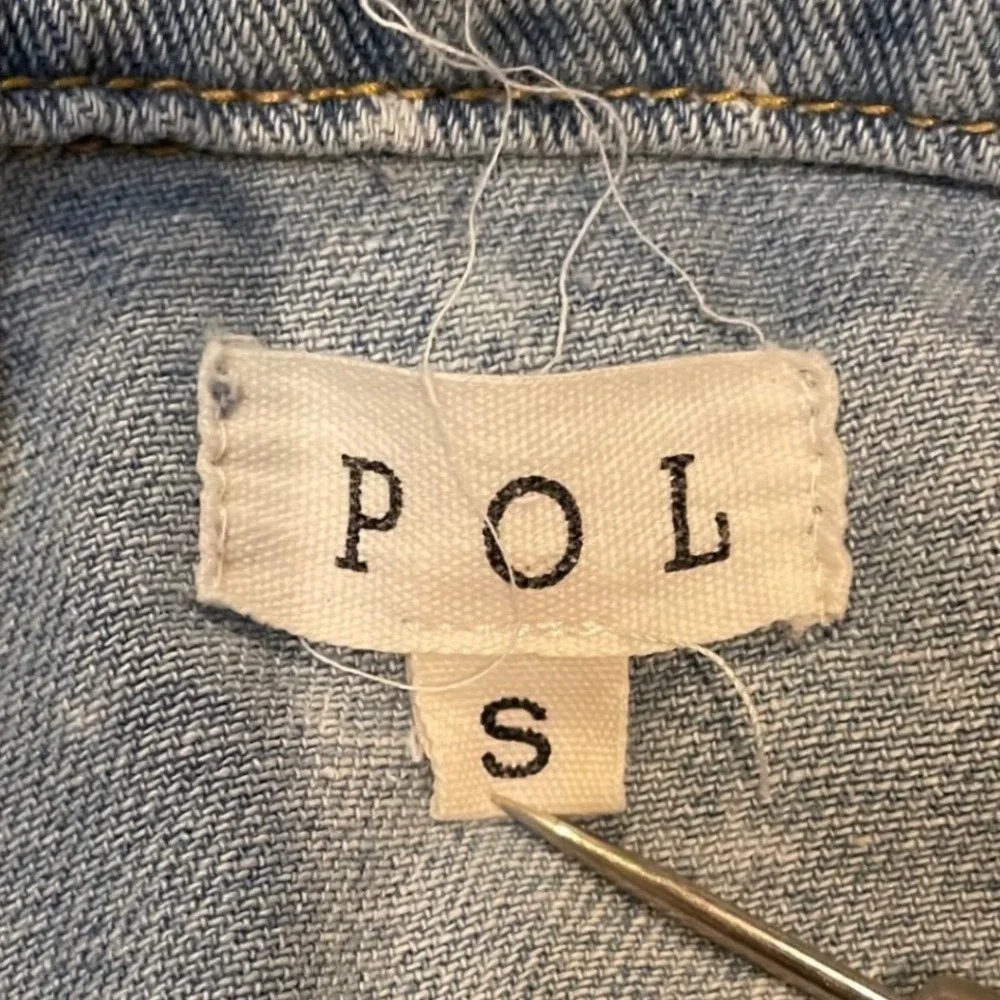 POL Oversized Light Wash‎ Denim Jacket Stars Distressed Frayed Collar S Festival